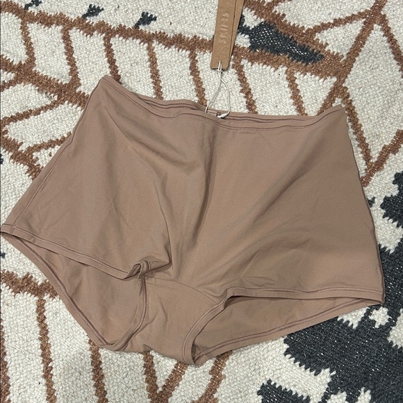 SKIMS High Waist Tan Shorts - Picture 5 of 5